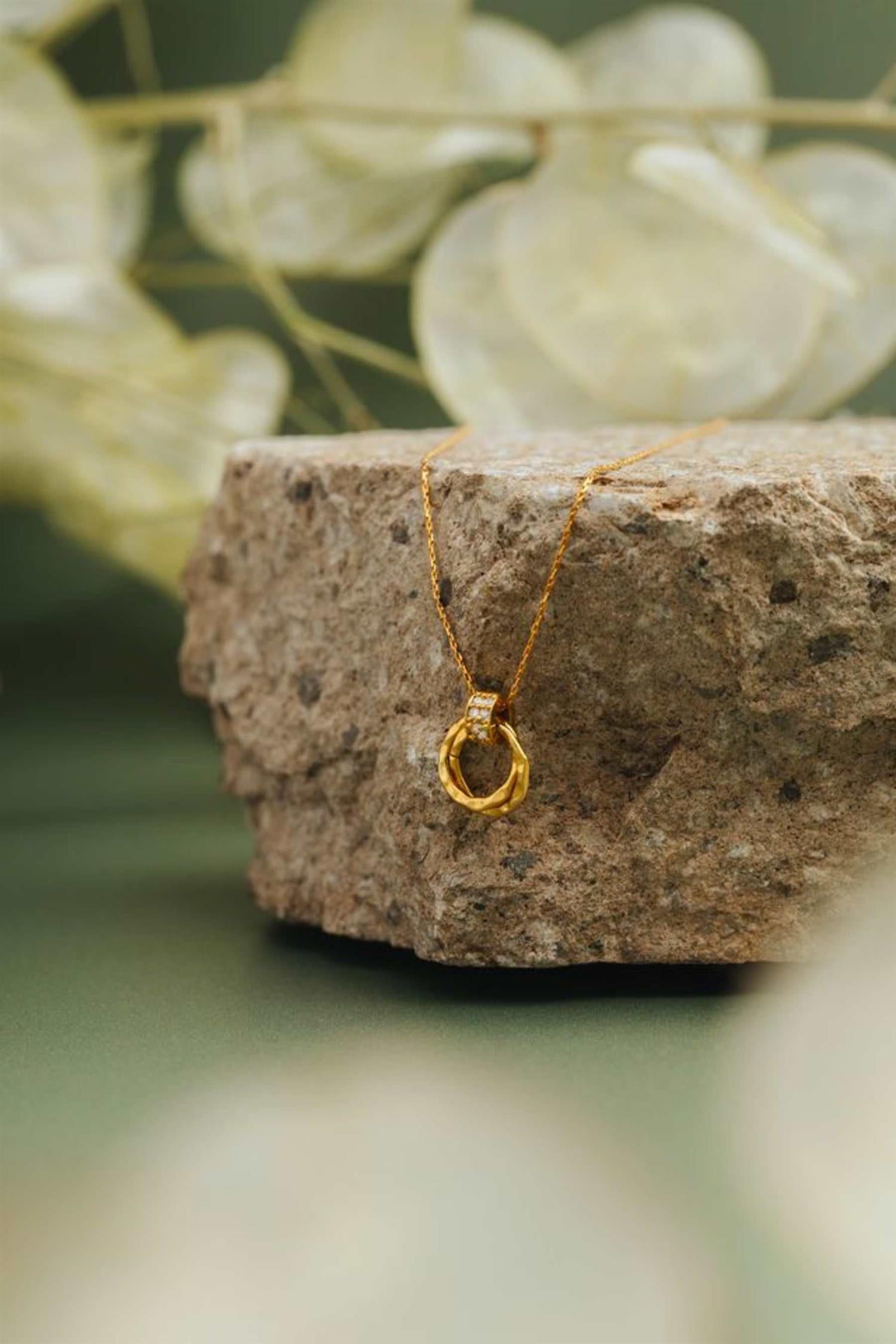 Mini Pave & Open Circkle Interlocking Necklace