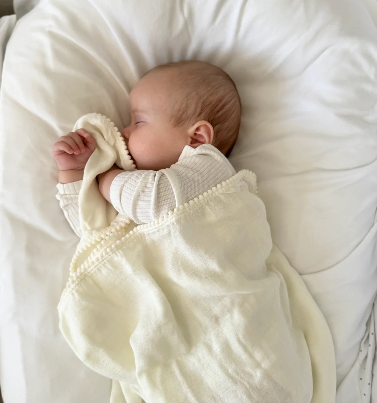 Pom Pom Muslin Blanket (1-pack) Tofu