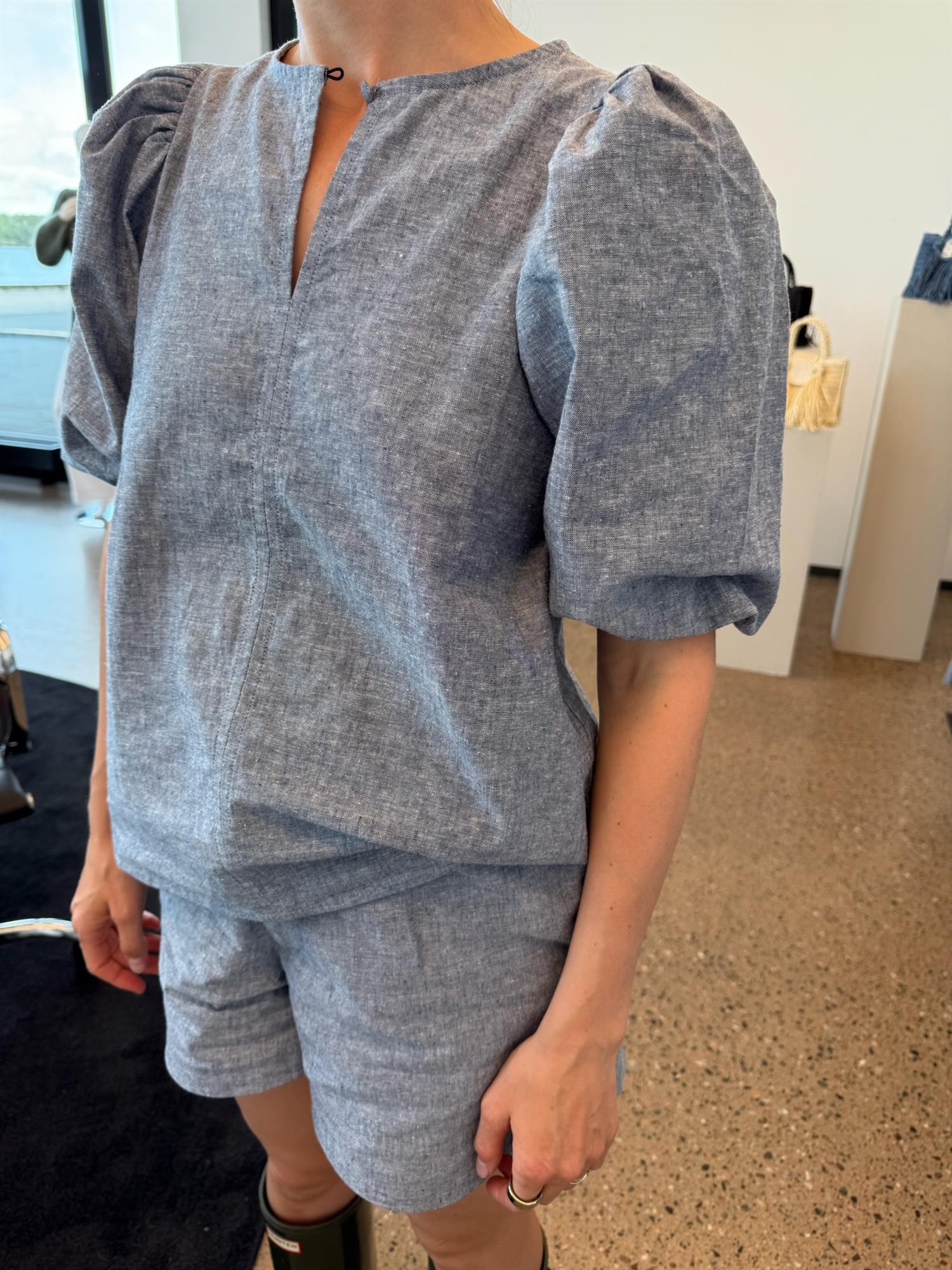 Freya Solid Linen Shors Denim Blue