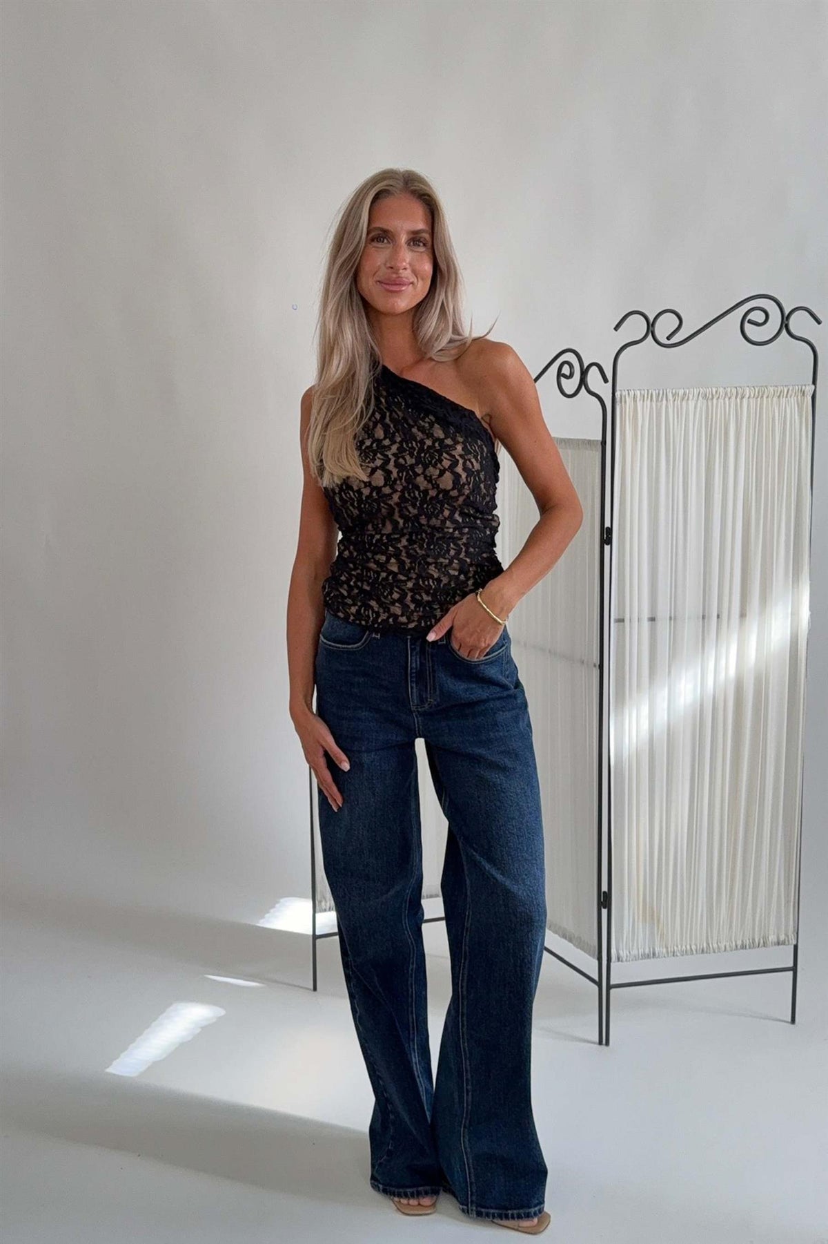 Andreaic Lace Top Black