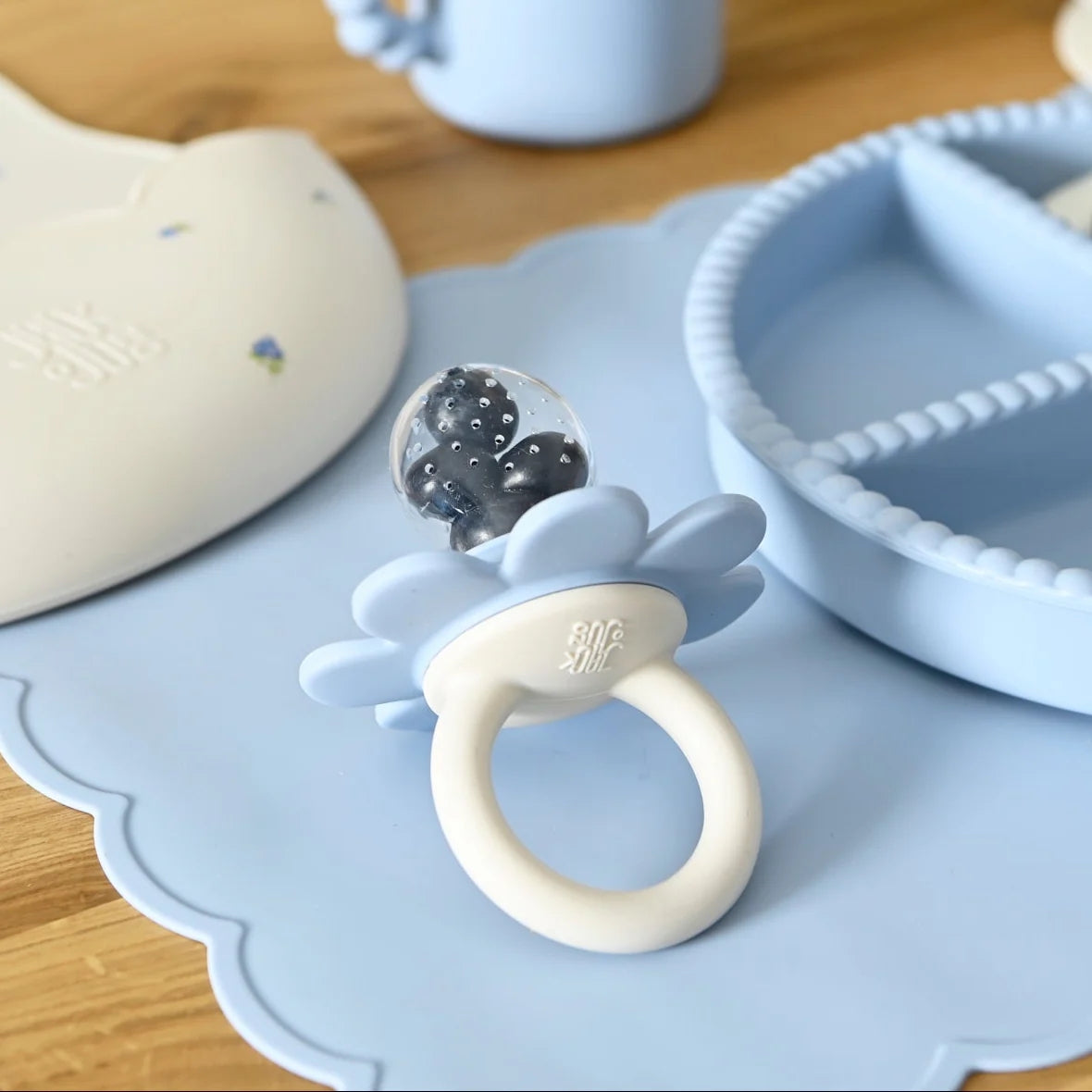 Poppy Fruit Feeder Cream & Pale Blue