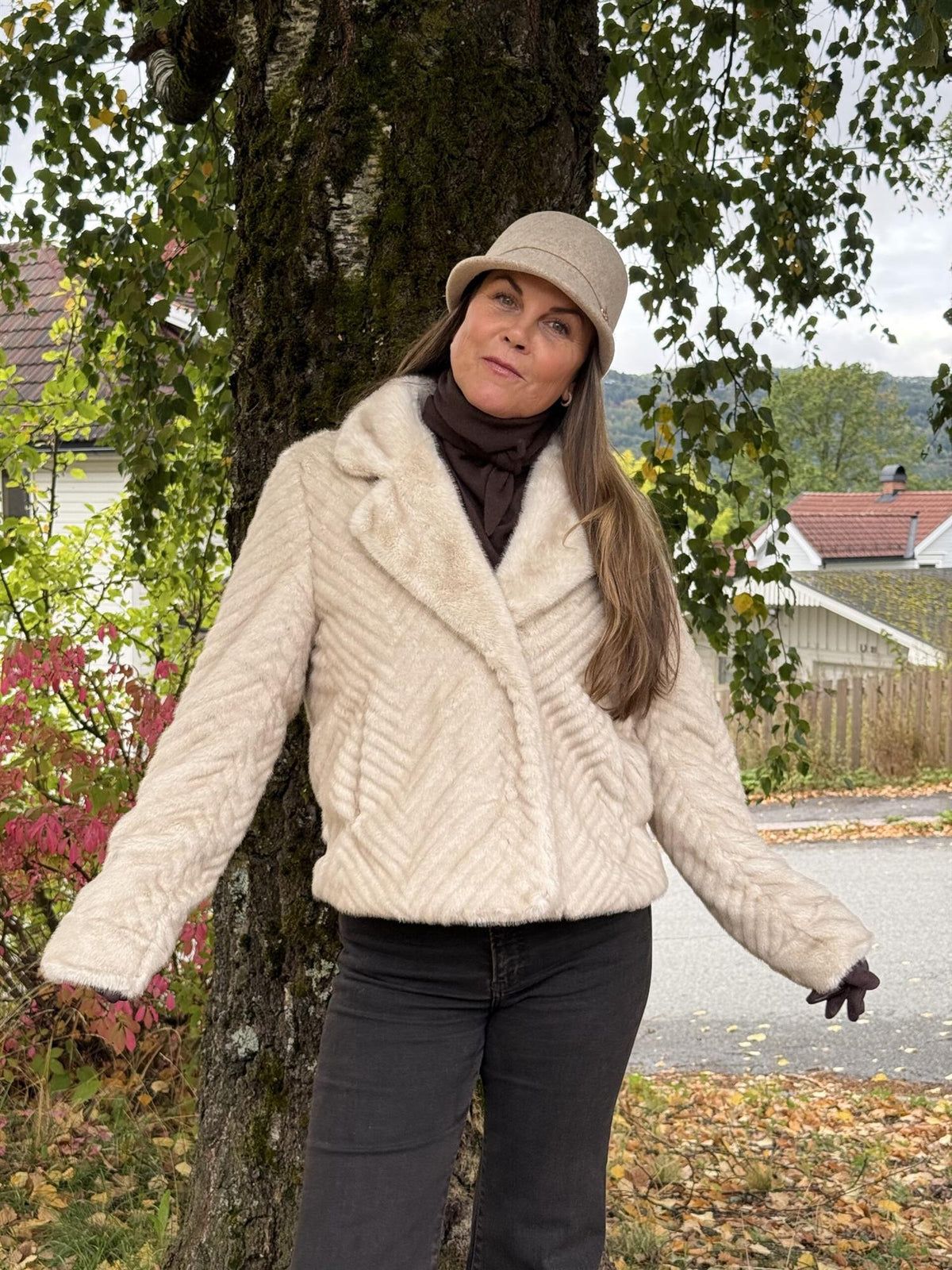 Alexandra Fuskepels Jakke Kort Lys Beige