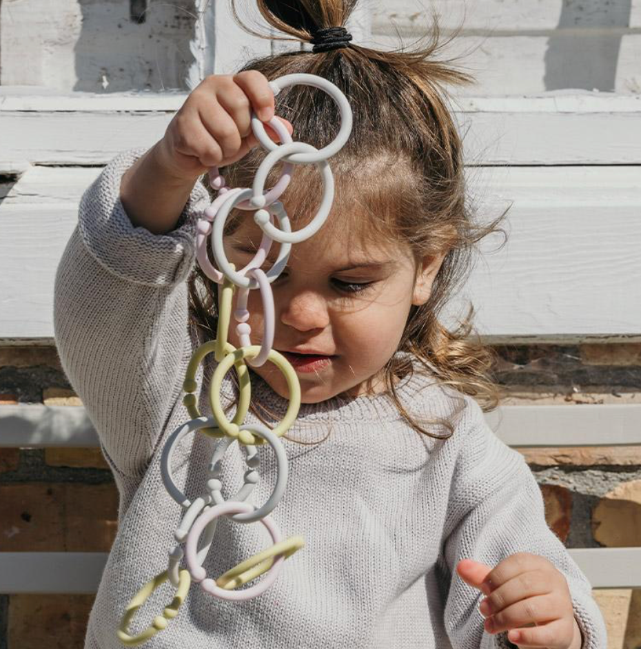 Loops Linking Toy Blush/Woodchuck/Ivory
