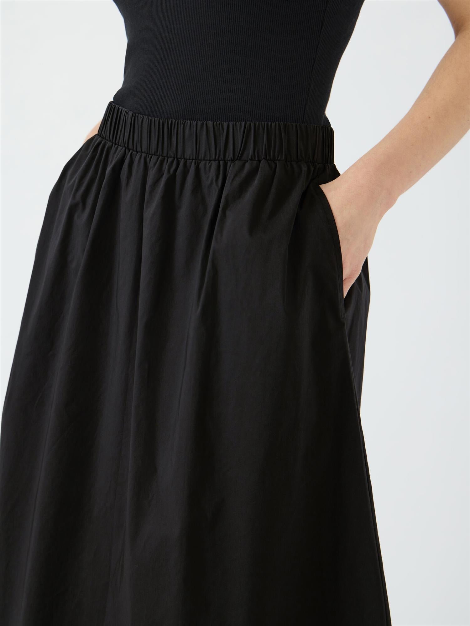 YASULEA HW Long Skirt Black