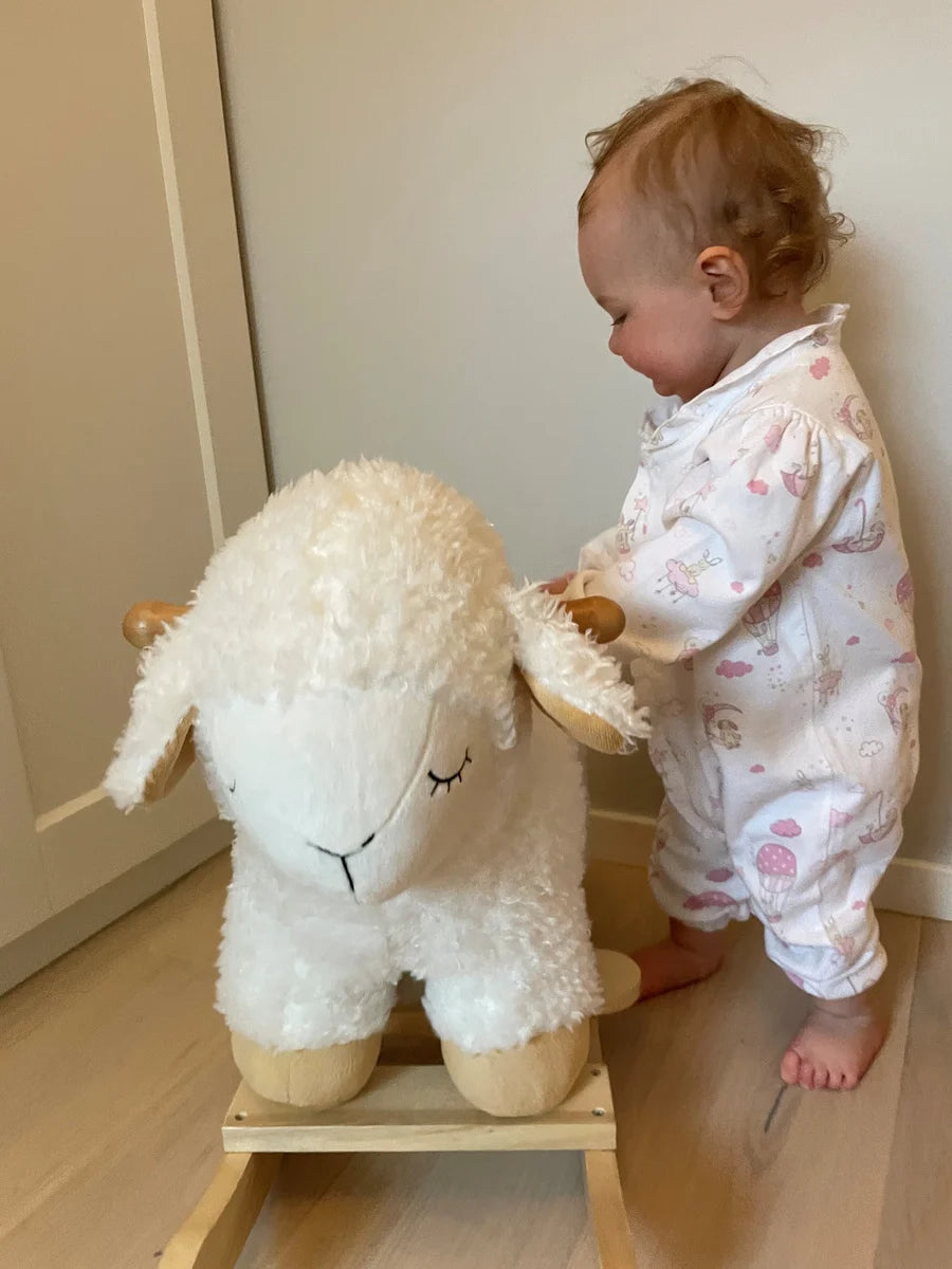 Lucy Pujamas pink rabbit