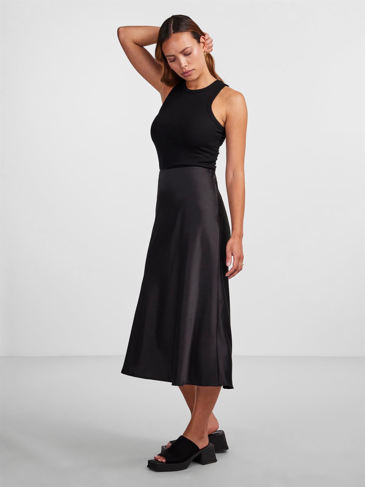 YASPELLA Midi Skirt Black