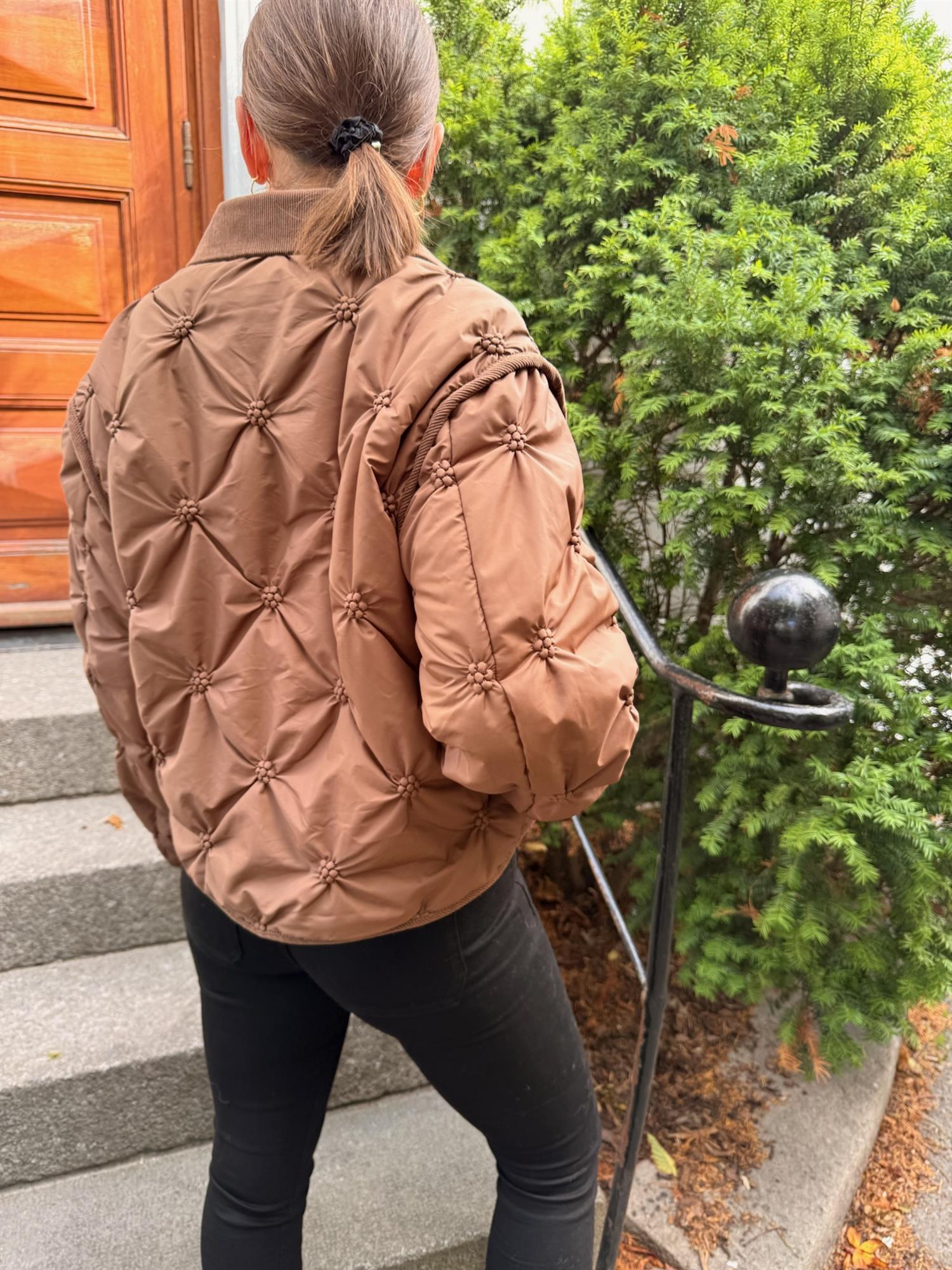 Eqa Jacket Brown