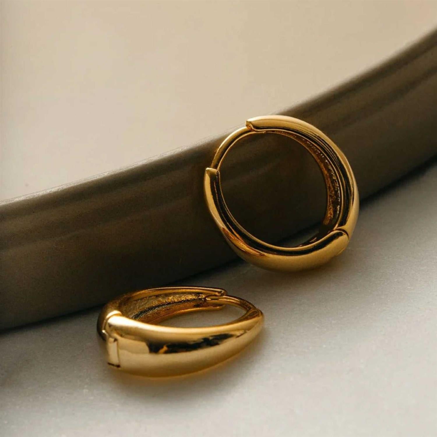 Tapered Hoop Earring Gold