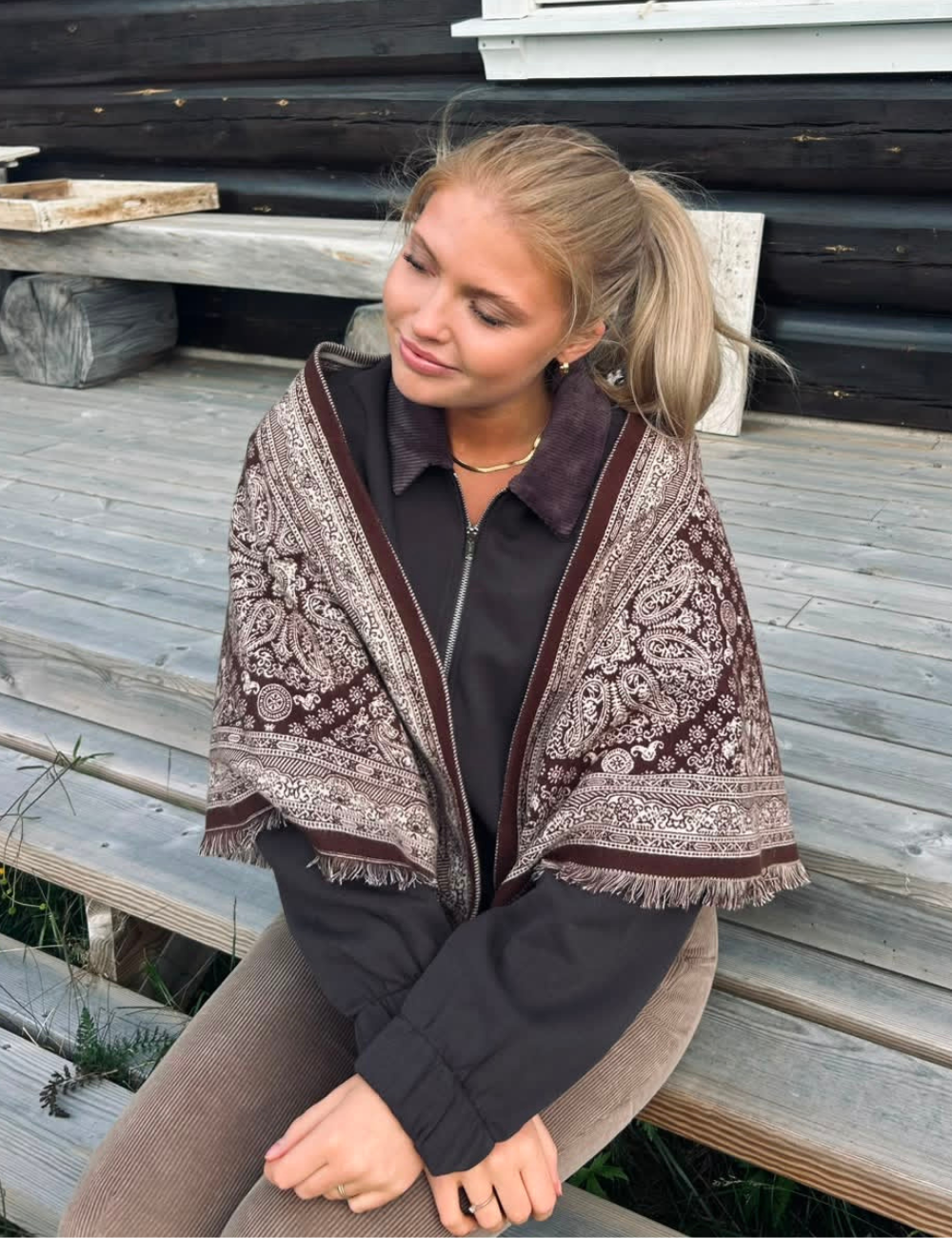 Charlene Paisley Skjerf Brun