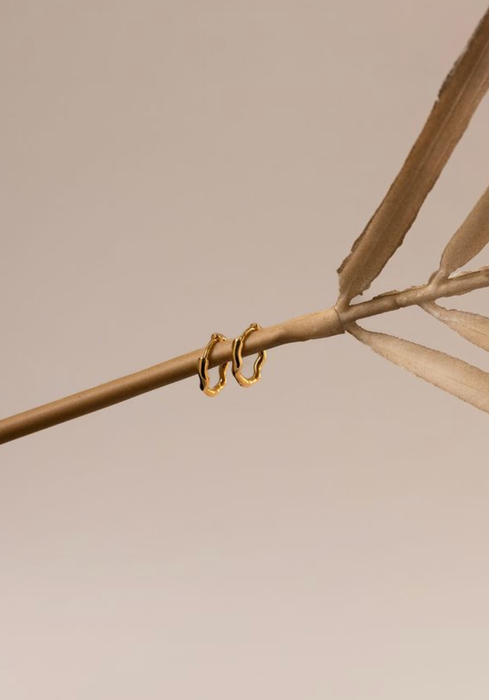 Organic Round Wave Huggie Hoop Gold