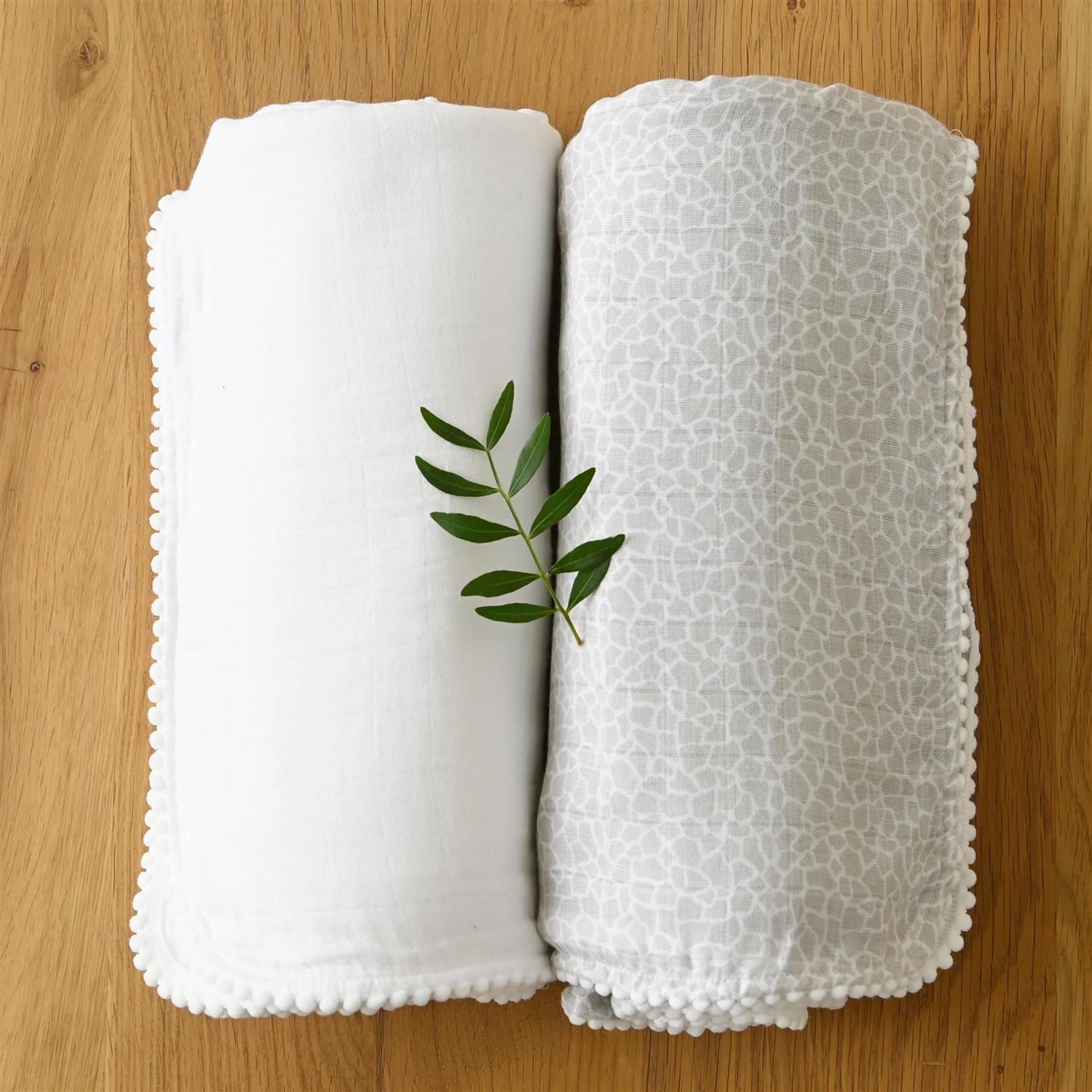 Pom Pom Muslin Blankets (2-pack) Pearl And Giraffe Gray