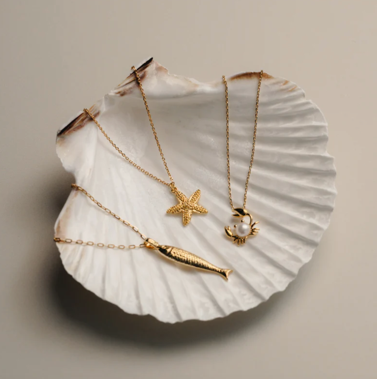 Textured Fish Carm Necklace