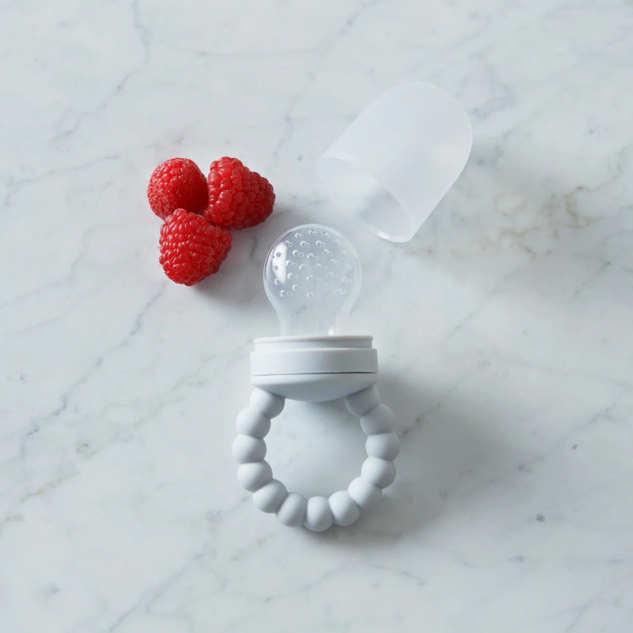 Bubble Fruit Feeder Glacier Grey