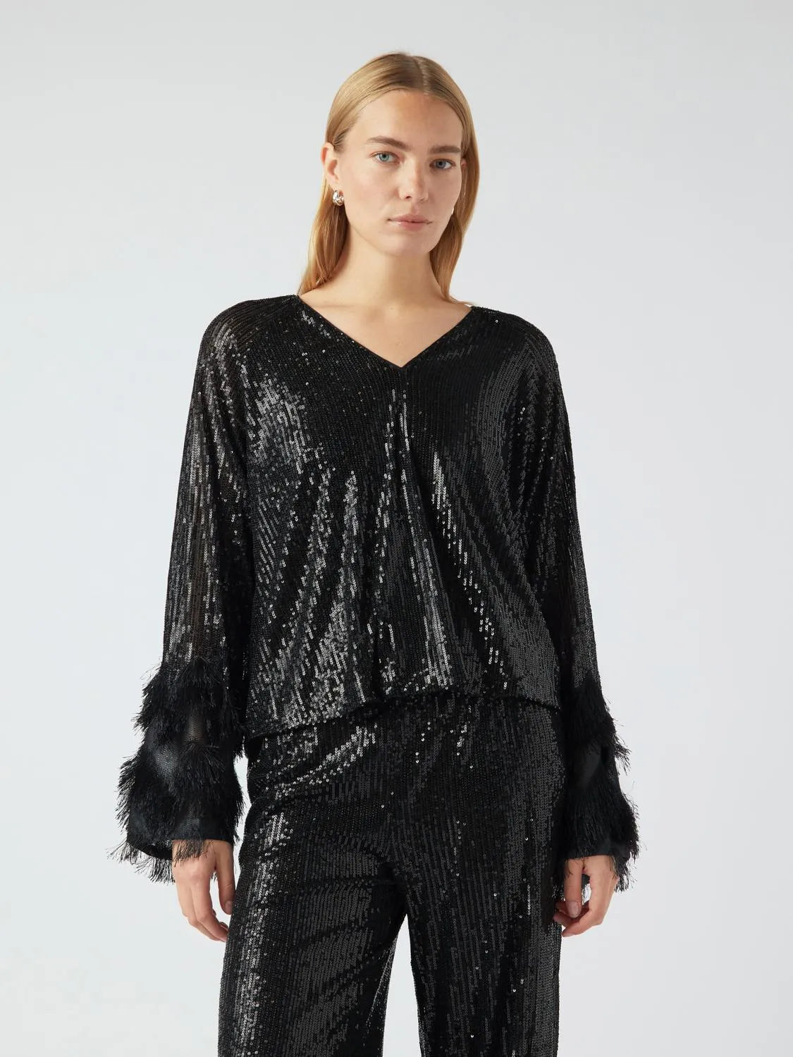 YASFLOW V-Neck Sequin Top Black