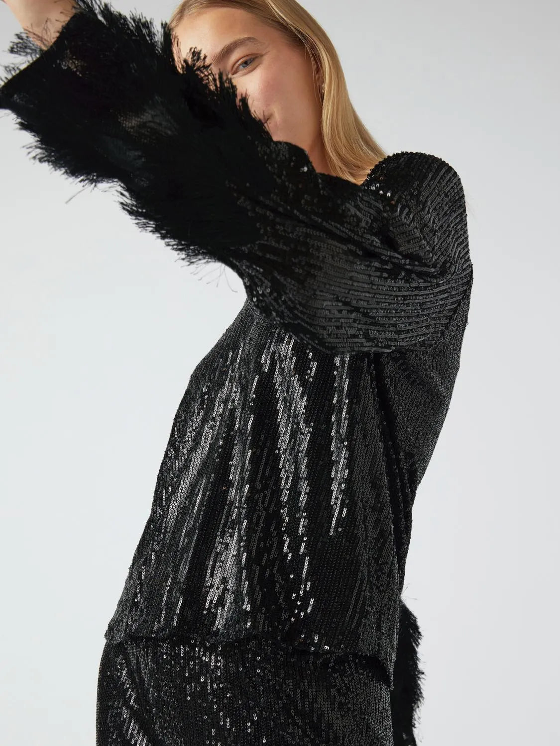 YASFLOW V-Neck Sequin Top Black