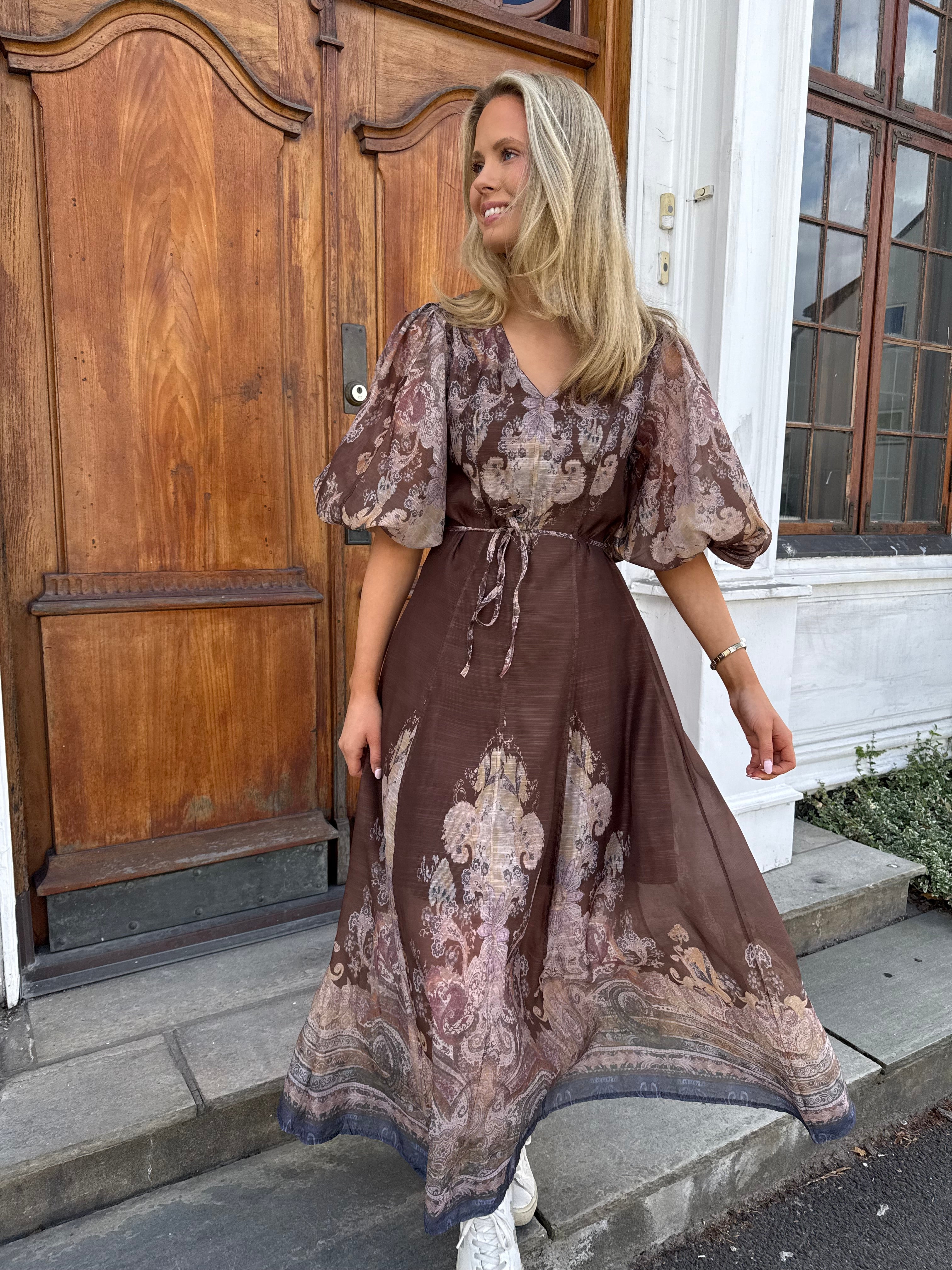 Elsa Kjole Chocolate