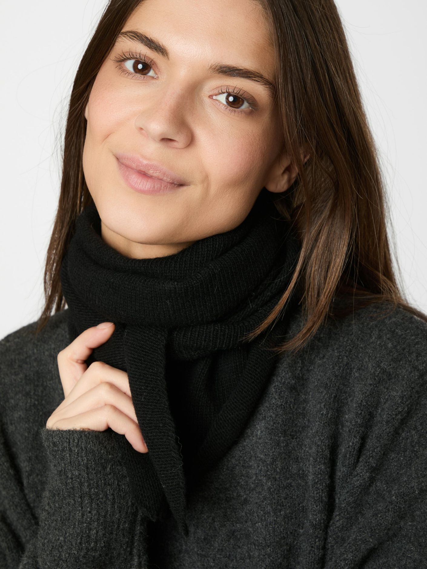 Misty Medium Scarf Black