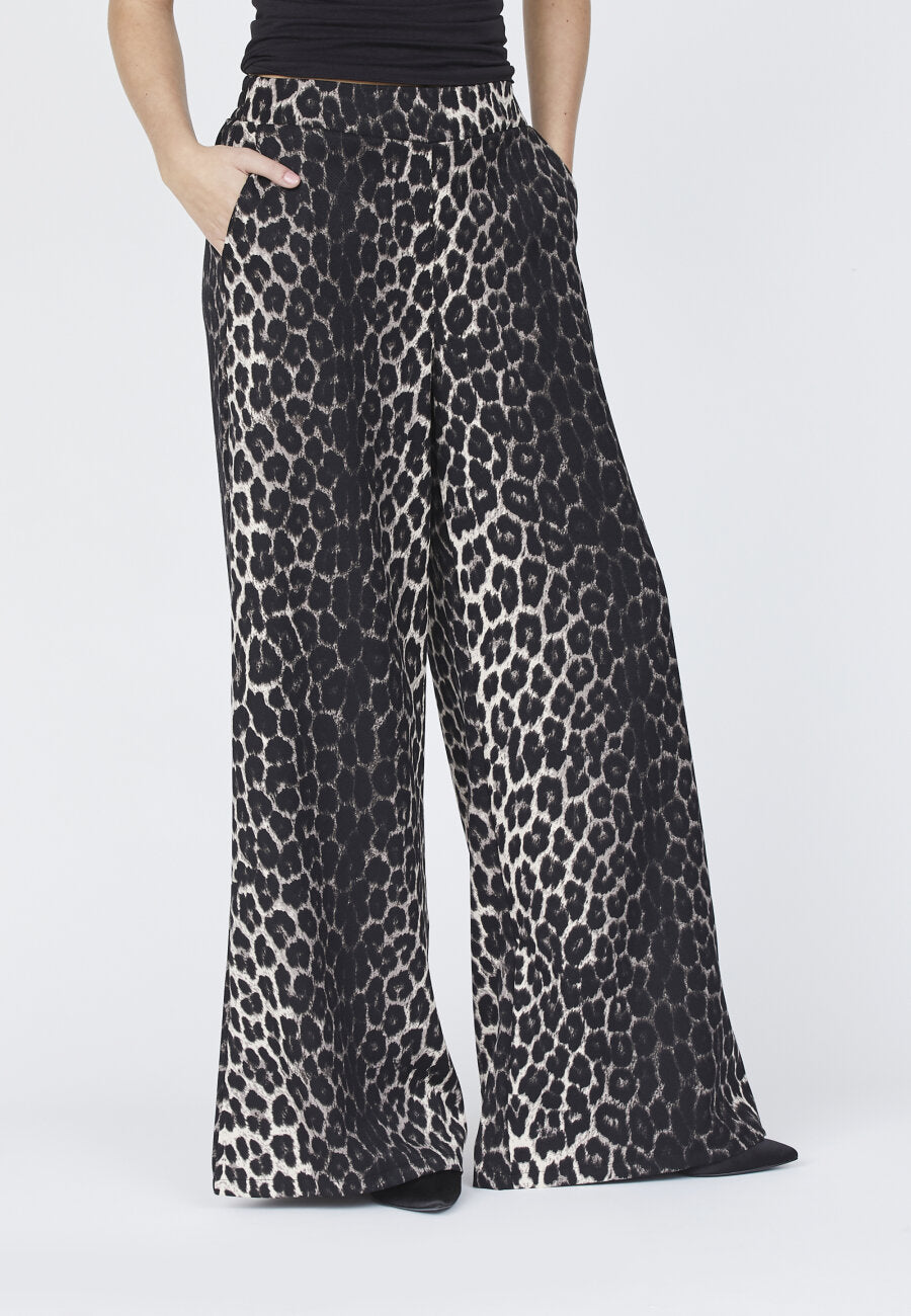 Nyla Pant Leo