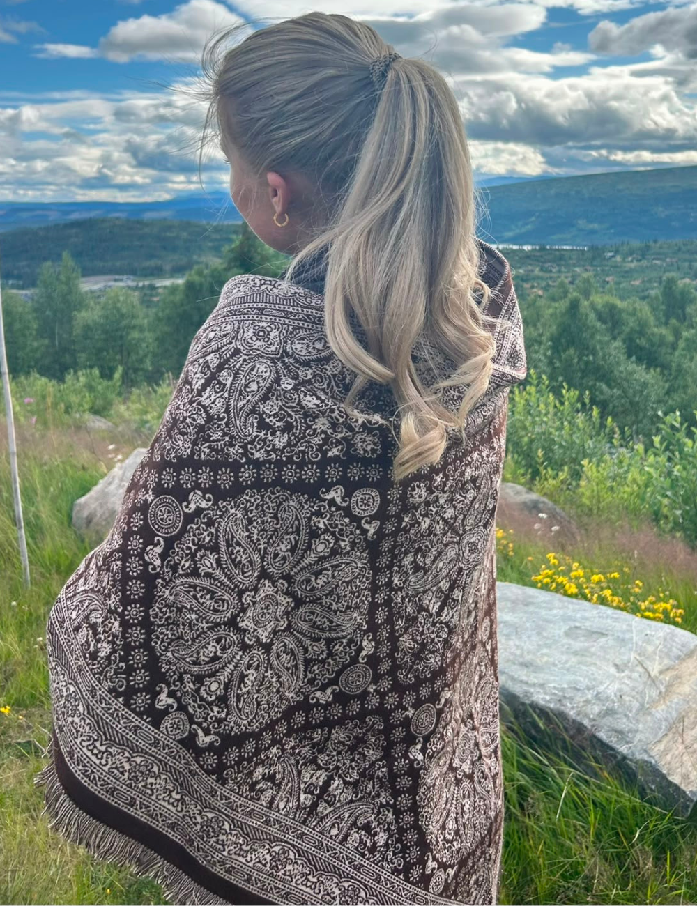Charlene Paisley Skjerf Brun