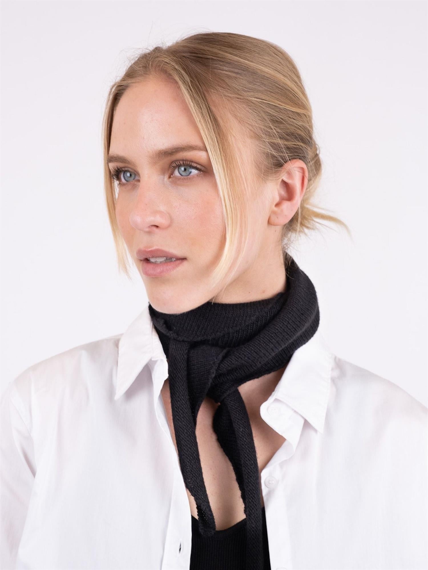 Misty Knit Scarf Black