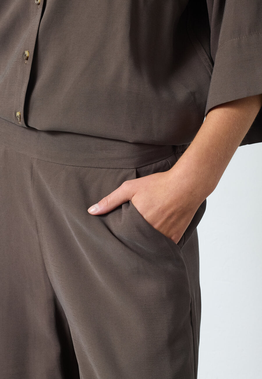 Verina Pant Dark Earth