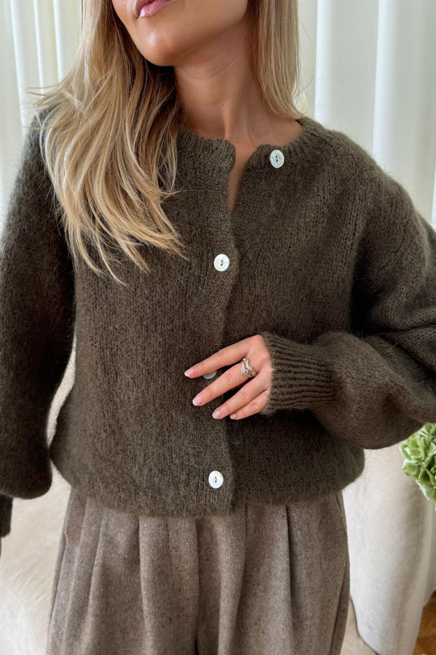 Idaic Cardigan Army Green