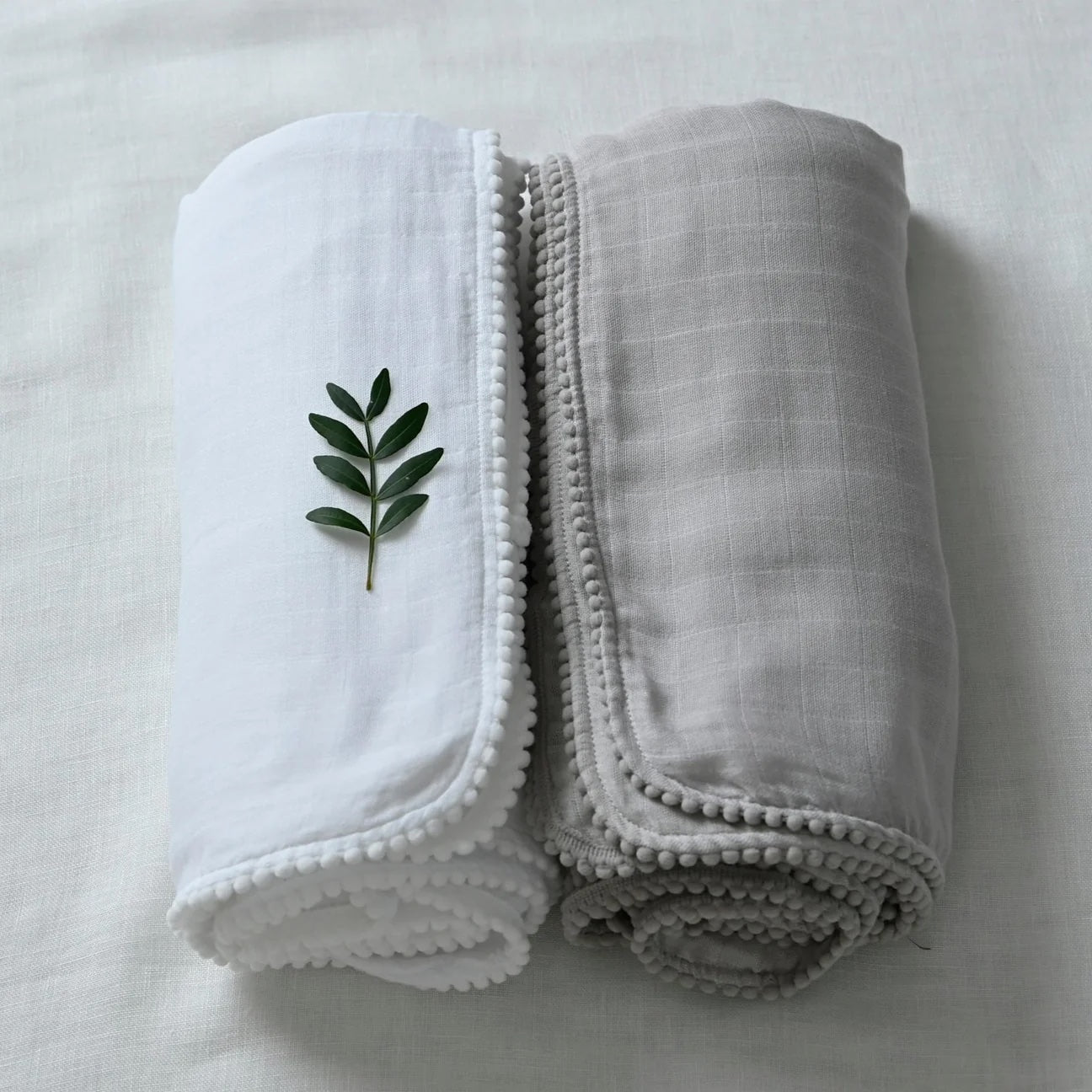 Pom Pom Muslin Blankets (2-pack) Pearl And Dusty Gray