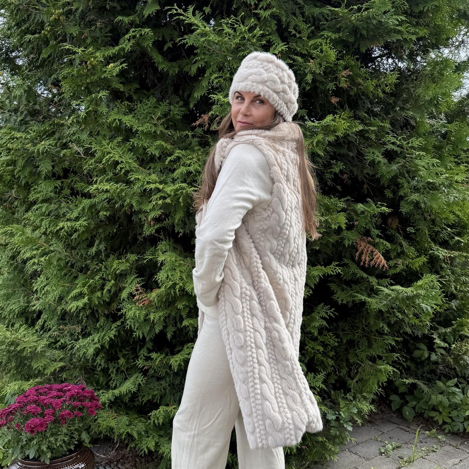 Aspen Fuskepels Lang Vest Lys Beige