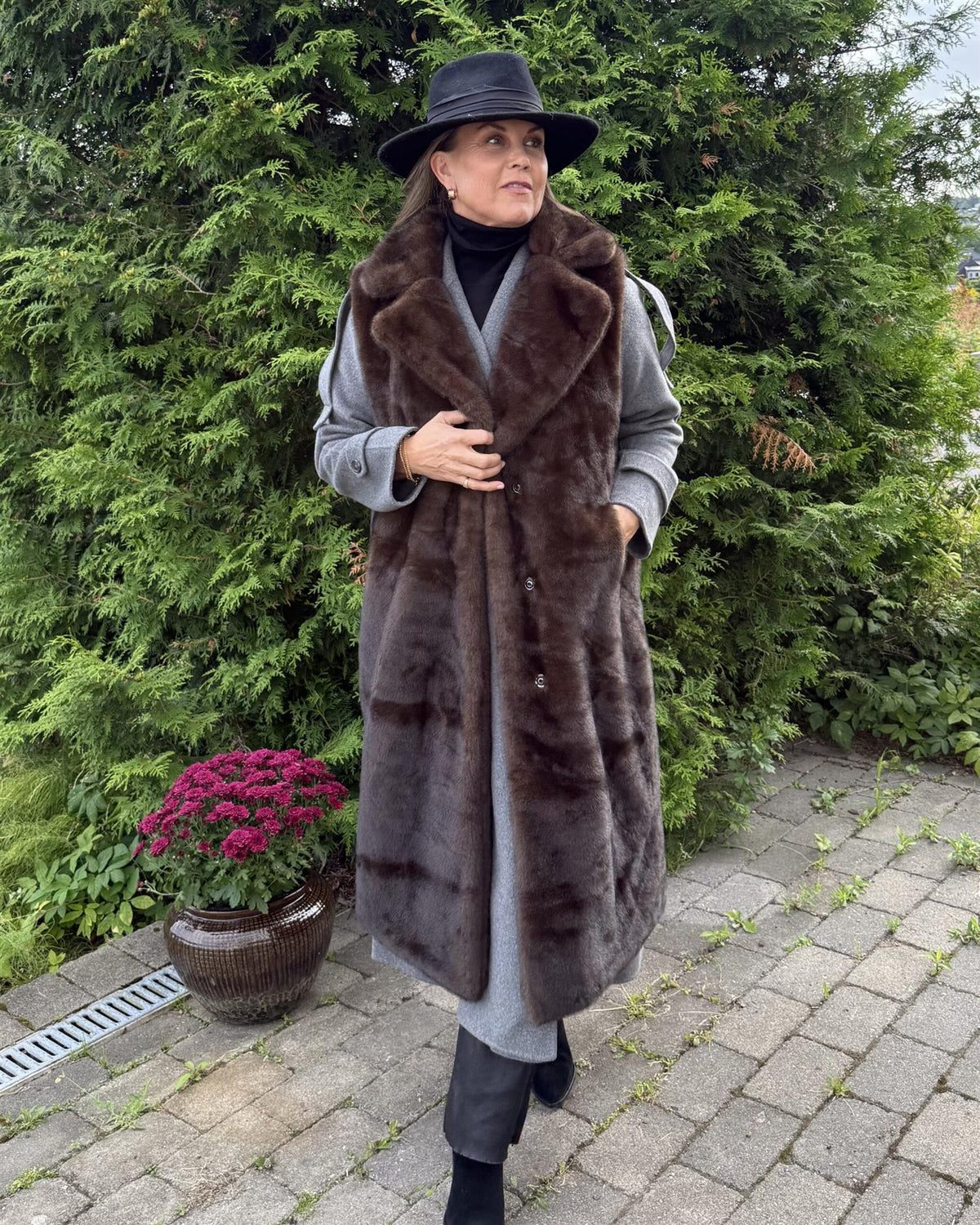 St. Moritz Lang Fuskepels Vest Minkbrun