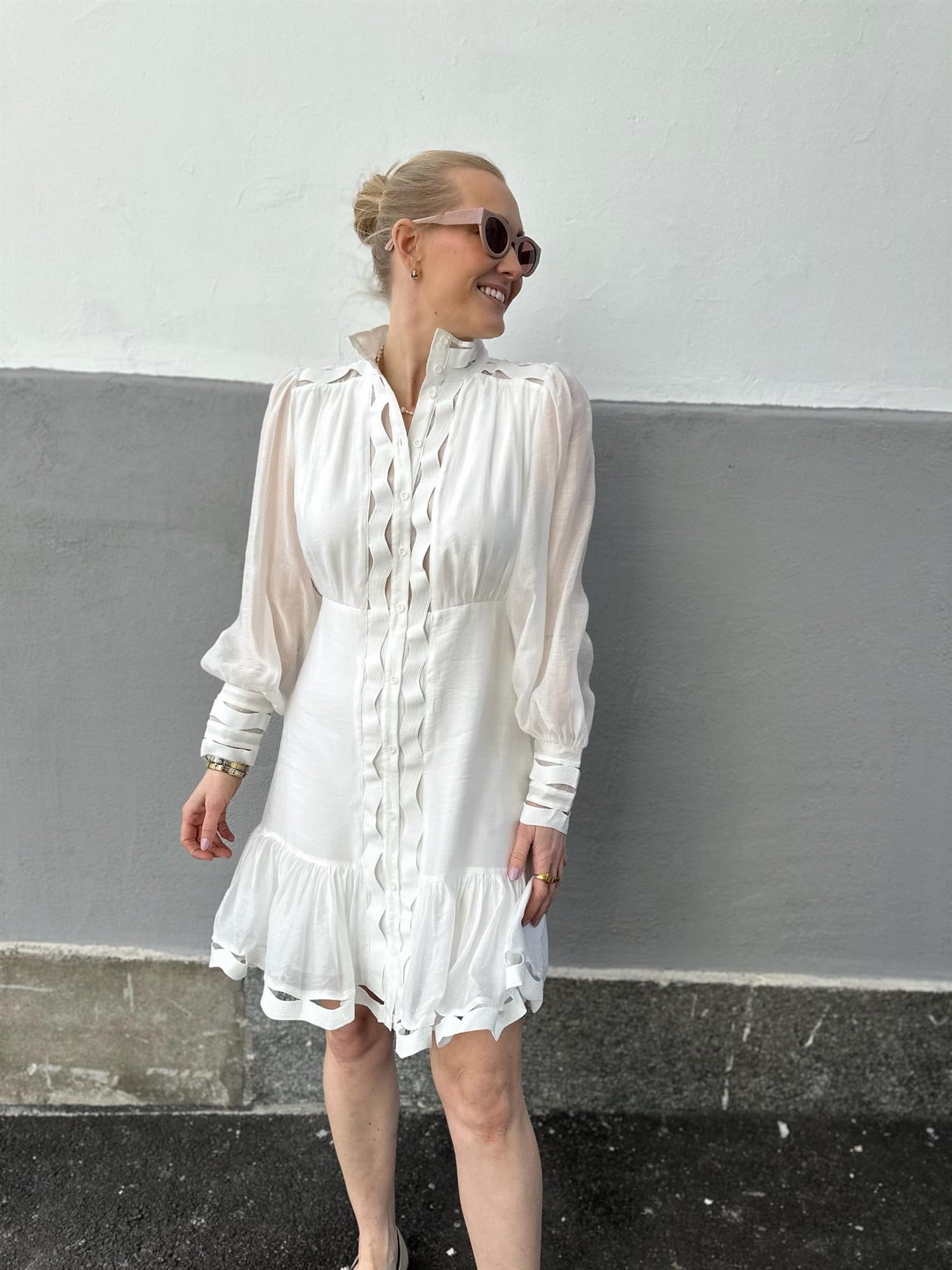 YASPONIRA Longsleeve Dress Star White