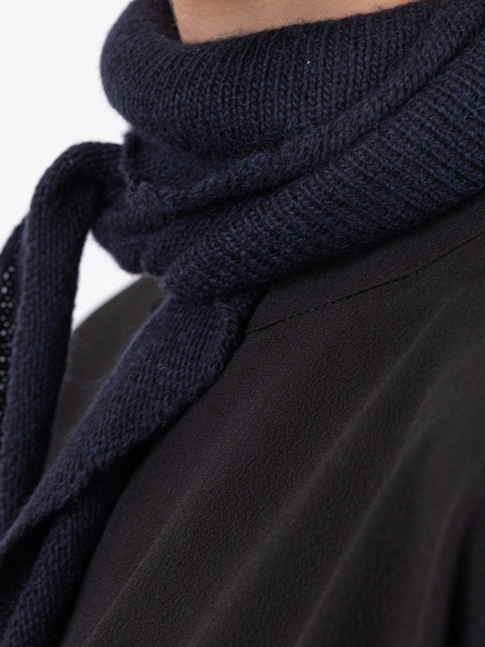 Misty Knit Scarf Navy